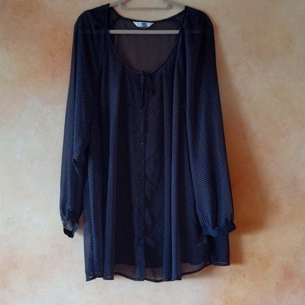 Women's plus size sheer top. Perfect condition. Cute pattern